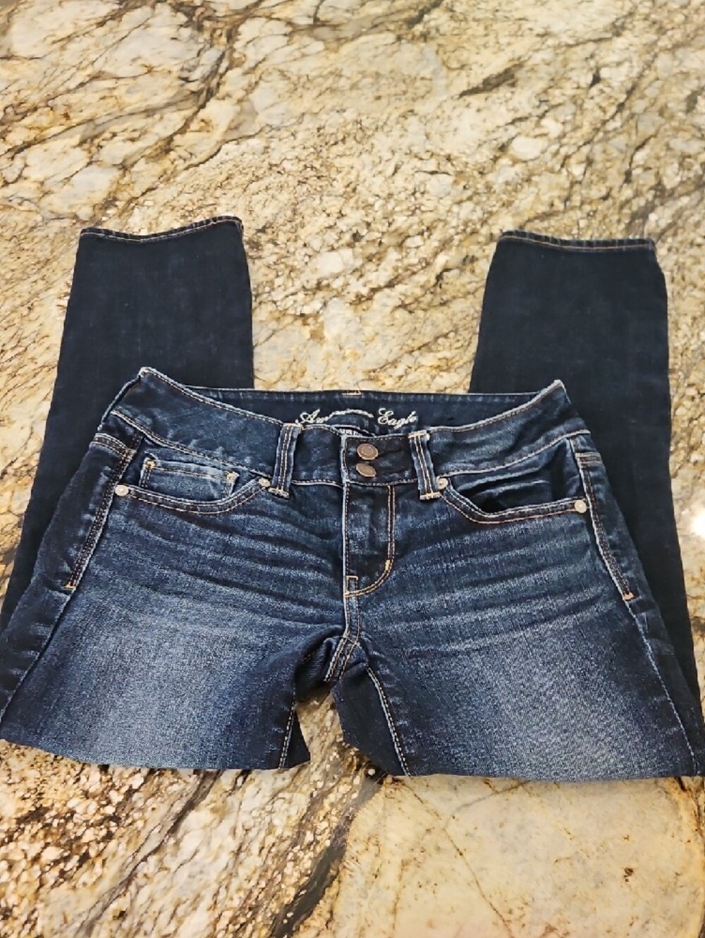American Eagle Dark Distressed Blue Jeans. Size 2 Inseam 25" Rise 5.5" - Picture 5 of 8